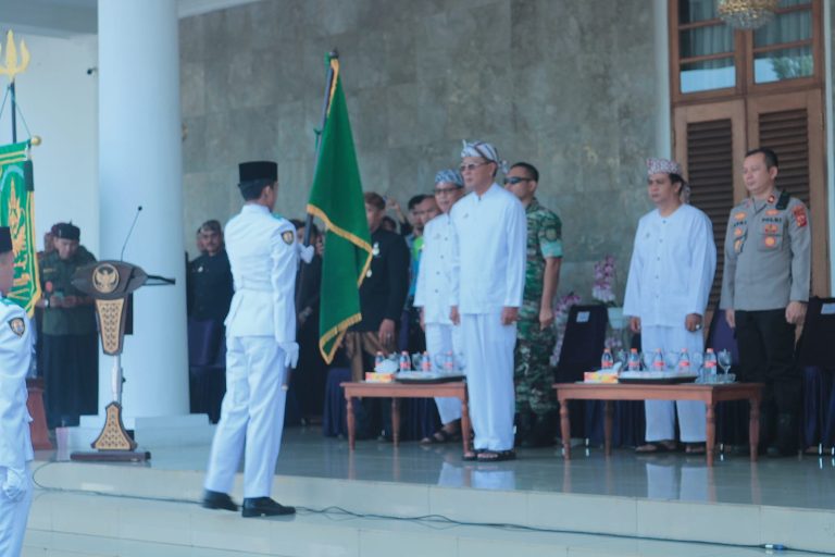 Rangkaian Hari Jadi Ciamis Ke- 381, Bupati Ciamis Lepas Arak-Arakan Pataka Ke 5 Eks Kewedanaan.